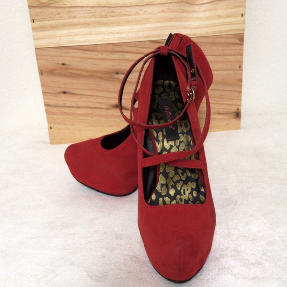 Dollhouse Shoes - DOLLHOUSE Red Platform Pumps